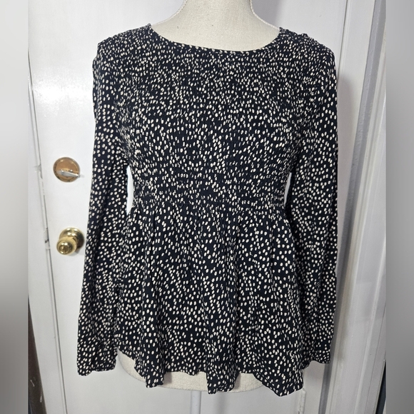 Urban Romantics Black and Cream smocked  Peplum Top Sz Large - Picture 3 of 7